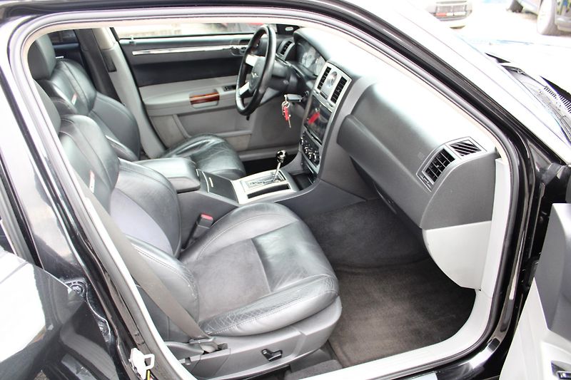 Chrysler 300C (2006) 3,0CRD KŮŽE XENON NAVI ALU 22 - fotka 13 z 19