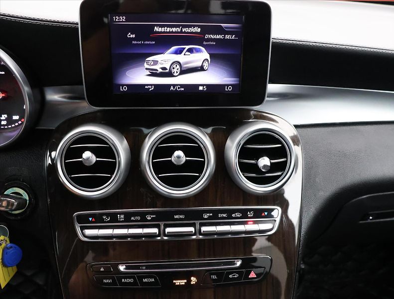Mercedes-Benz GLC 2,1 220d 125kW 4Matic Aut. LED - fotka 28 z 41