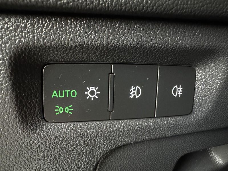 Škoda Octavia 2,0 TDi  DSG Tour Virtual LED - fotka 22 z 44