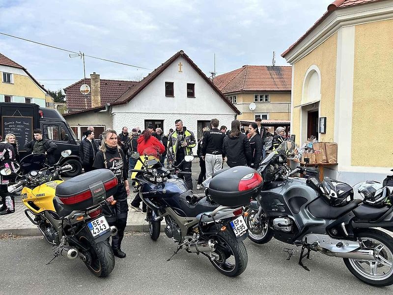 Žehnání motorek v Puclicích.