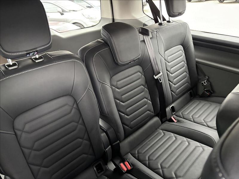 Ford Tourneo Custom 2,0 EcoBlue 125kW L2 Titanium - fotka 15 z 47