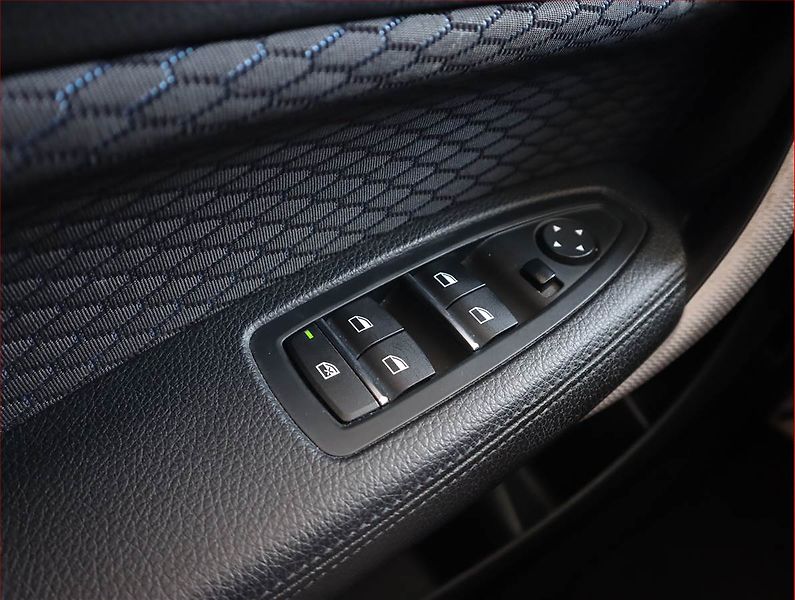 BMW Řada 1 (2018) M Sport 118i, Automat - fotka 18 z 21