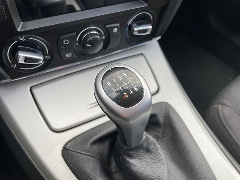BMW Řada 3 320d Touring - fotka 22 z 30