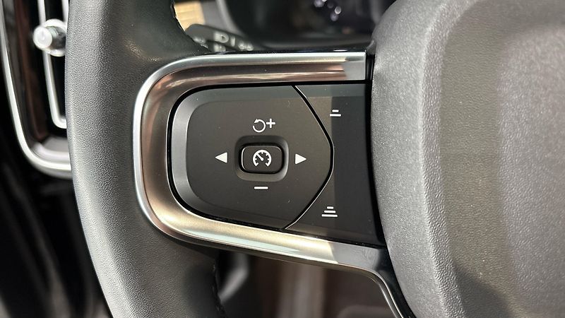 Volvo XC40 2.0 B3 AUT Core - fotka 14 z 27