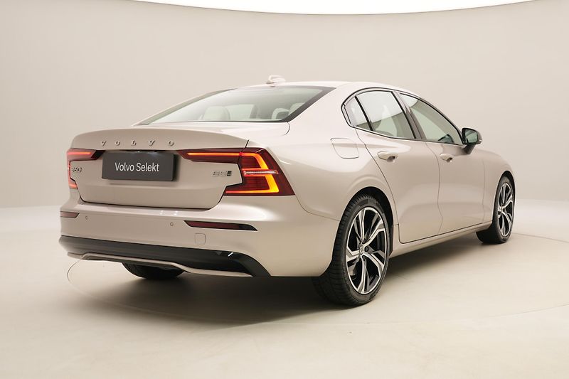 Volvo S60 B5 AWD DARK ULTIMATE REZERVACE - fotka 12 z 57