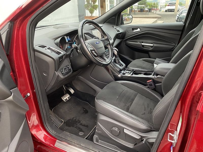 Ford Kuga 2.0TDCi, ČR, ST Line, 4x4 - fotka 10 z 28