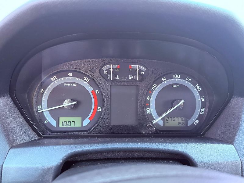 Škoda Fabia 1.2 HTP 12V, ČR, 1.Maj - fotka 15 z 19
