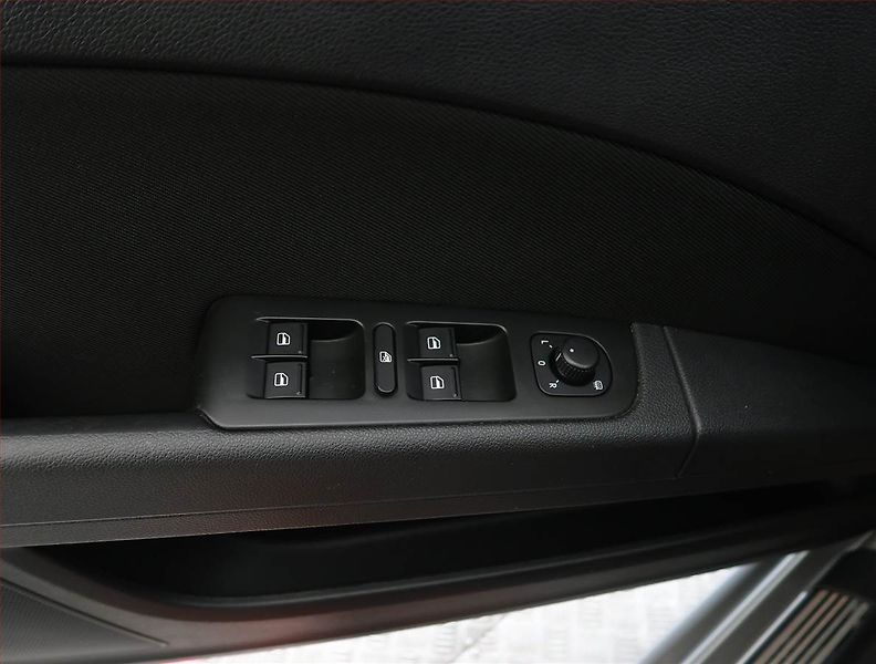 Škoda Superb (2014) 1.4 TSI, Serv.kniha, Bi-Xenony - fotka 19 z 20