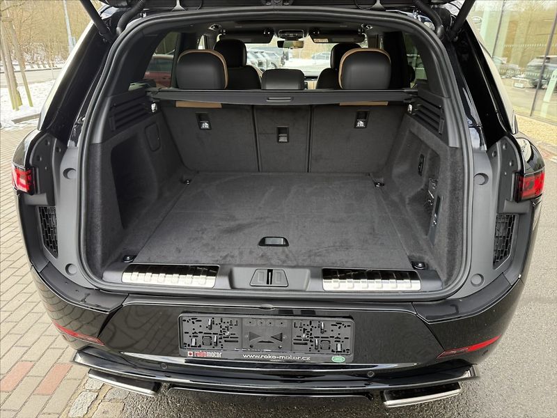 Land Rover Range Rover Sport (2026) 3,0 DYNAMIC SE P460e - fotka 36 z 38