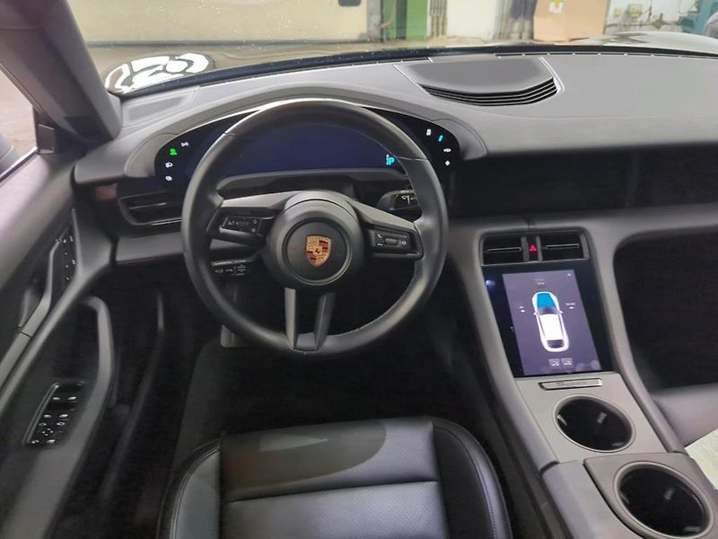 Porsche Taycan Cross Turisno 4S 93kWH - fotka 5 z 8