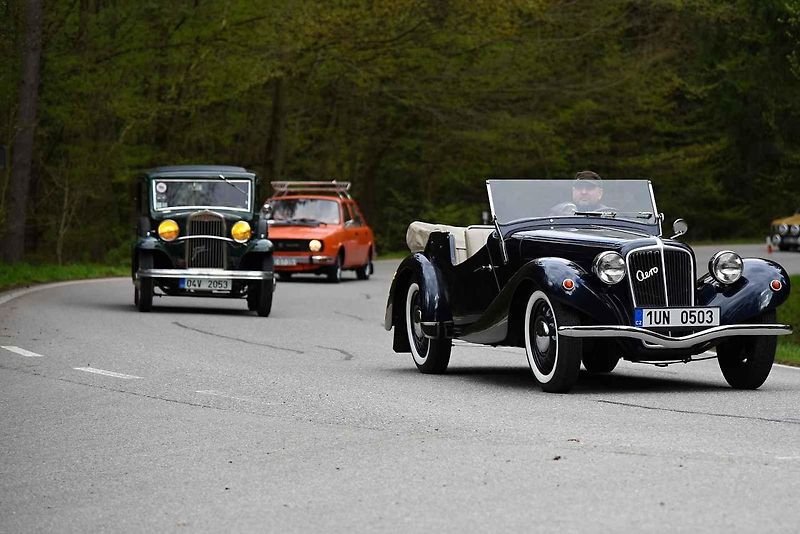 Motorističtí nadšenci pořádali na zahájení sezony v Adamově tradiční Zaklikovanou. Po přehlídce v areálu bývalých Adamovských strojíren následovala spanilá jízda Moravským krasem.