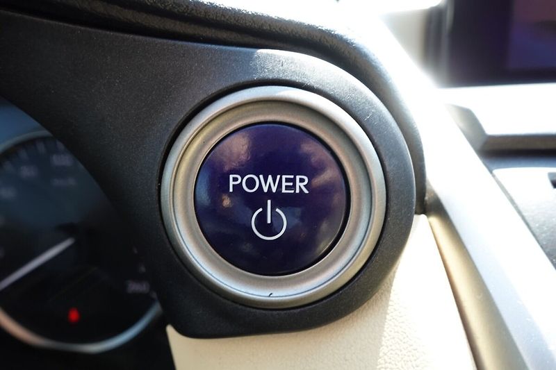 Lexus NX 300h NX300h AWD DC Executive Plus S - fotka 26 z 35