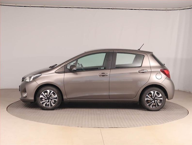 Toyota Yaris (2017) 1.0 VVT-i - fotka 3 z 16