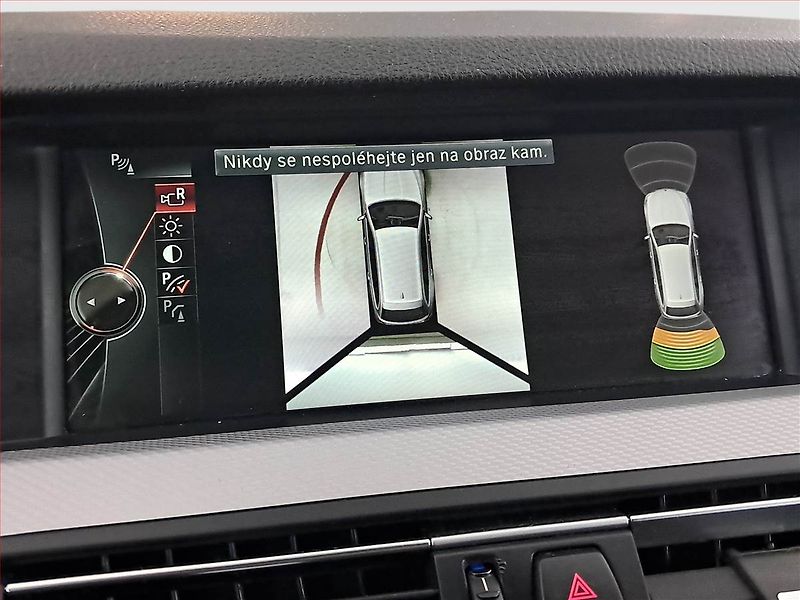 BMW Řada 5 (2013) 530d xDrive, 4X4, Automat - fotka 25 z 30