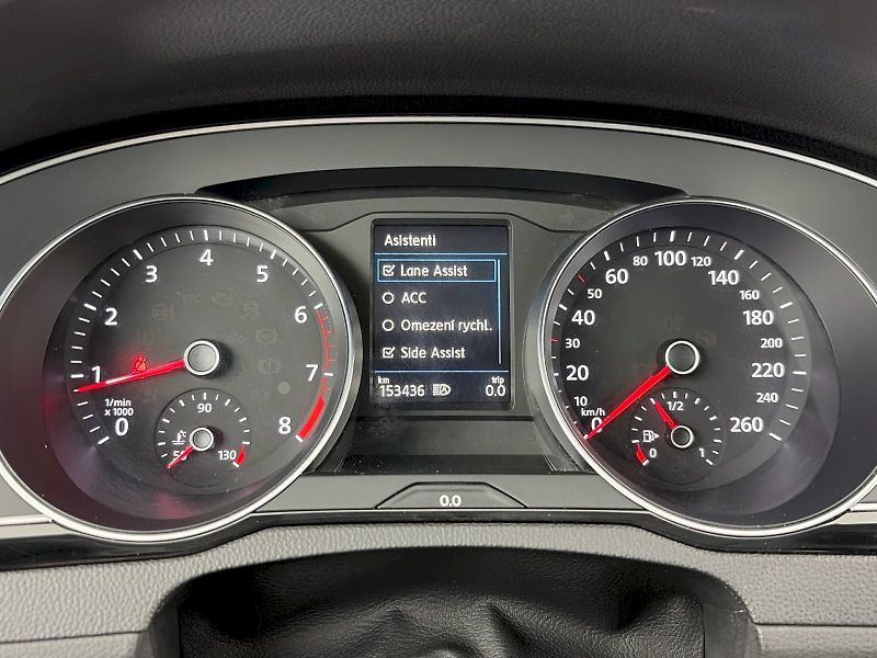 Volkswagen Passat (2023) Business 2.0 TSI 140kW DSG - fotka 10 z 35