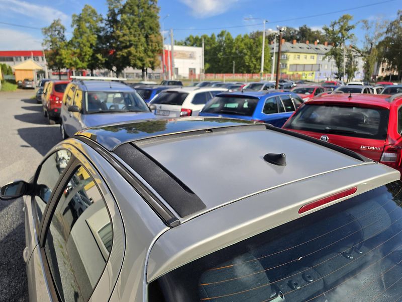 Peugeot 206 1.6 i 80kw Panorama  - fotka 6 z 21