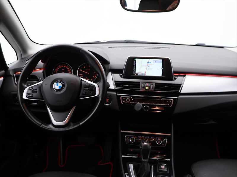 BMW Řada 2 1,5 218d 85kW Sport line Aut. - fotka 20 z 27