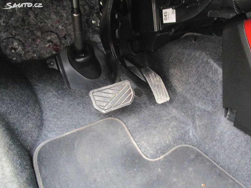 Suzuki Ignis 1,2 - 66KW - AUTOMAT - fotka 22 z 24
