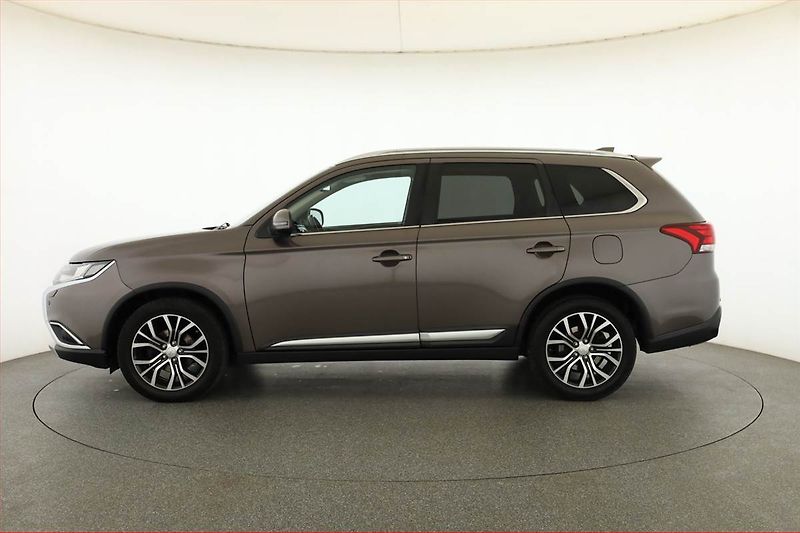 Mitsubishi Outlander (2017) 2.2 DI-D, 4X4, Automat - fotka 3 z 21