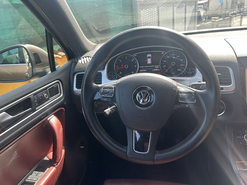 Volkswagen Touareg 3.0 V6 TDi BlueMotion - fotka 13 z 35
