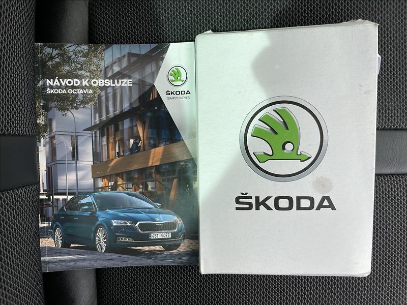 Škoda Octavia 2,0 TDI DSG Style MatrixLED - fotka 18 z 22