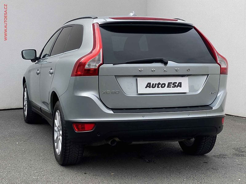 Volvo XC60 (2009) 2.4 D5 4WD, ČR, Summum, AT - fotka 6 z 18