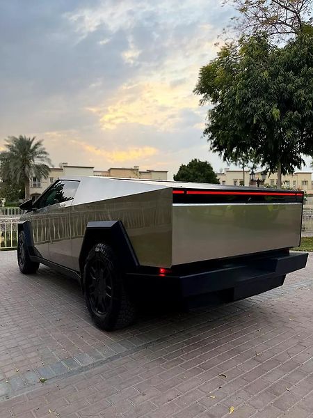 Tesla Cybertruck (2024) Jeden z prvních v ČR - fotka 4 z 18