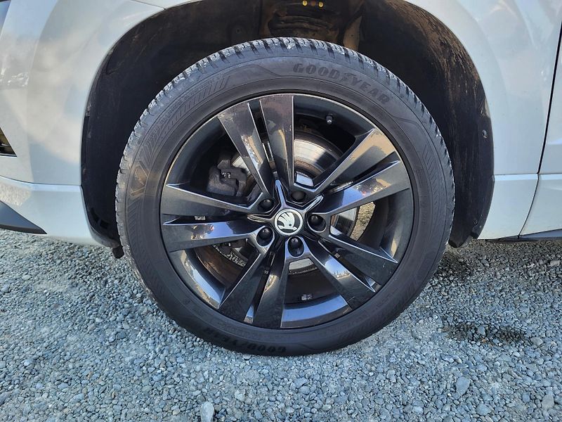 Škoda Karoq 2.0 TDi DSG 4x4 SPORTLINE - fotka 35 z 47