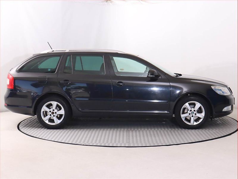 Škoda Octavia (2011) 1.6 TDI, Tempomat - fotka 6 z 16