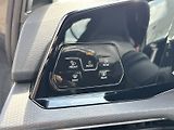 Volkswagen Golf (2023) 2.0 TSI DSG GTI - náhled 12