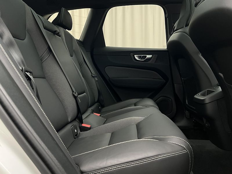 Volvo XC60 B5 AWD BLACK EDITION PLUS AUT  - fotka 22 z 45