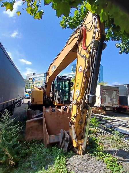 Caterpillar (2015) kolový bagr MH 3022 - fotka 6 z 23