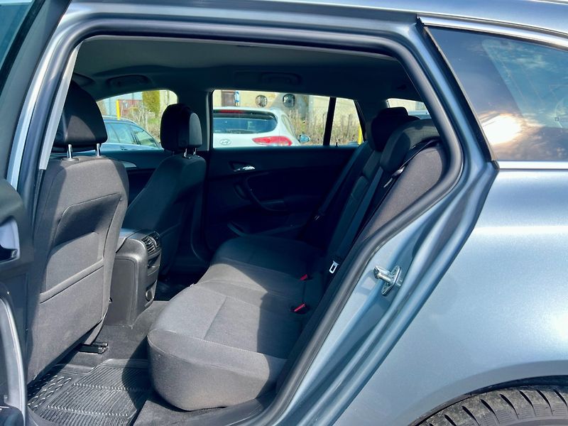 Opel Insignia (2010) 1.8i 103kW Výhřevy,Navi,Servis - fotka 12 z 18