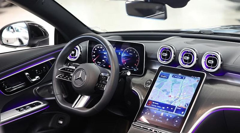 Mercedes-Benz CLE 300 4M AMG premium 360k HuD - fotka 13 z 22