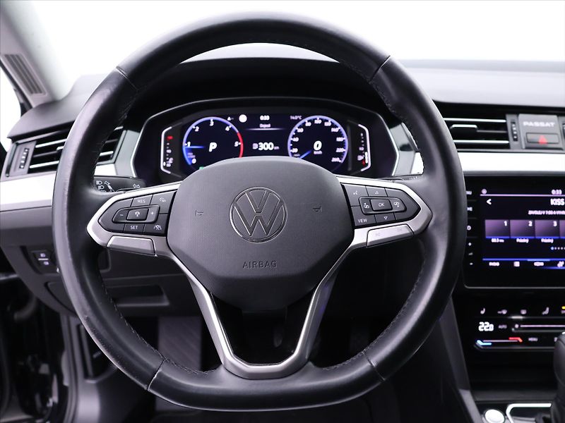 Volkswagen Passat 2,0 TDI 110kW DSG Matrix DPH - fotka 20 z 39