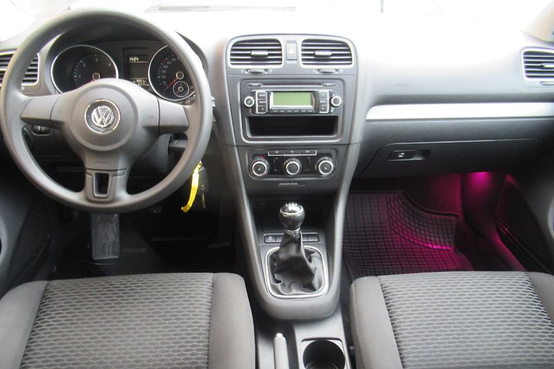 Volkswagen Golf 1.6 TDi KLIMA XENONY - fotka 9 z 19