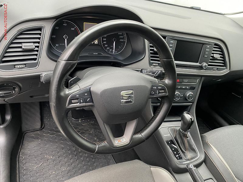 Seat Leon (2015) 2.0 TDi, X-Perience, AT - fotka 13 z 17