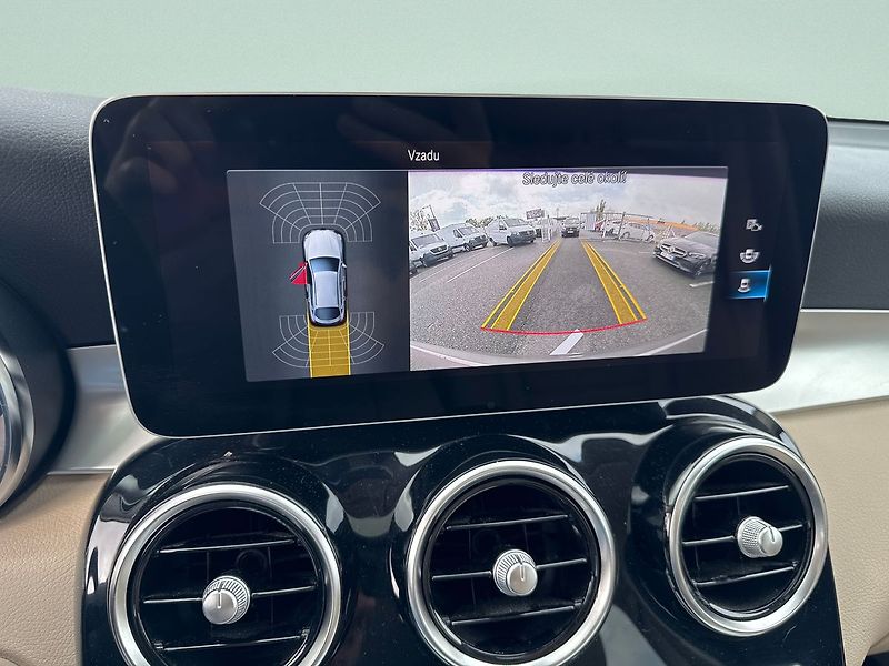 Mercedes-Benz GLC 300de 4MATIC Coupe - fotka 18 z 21