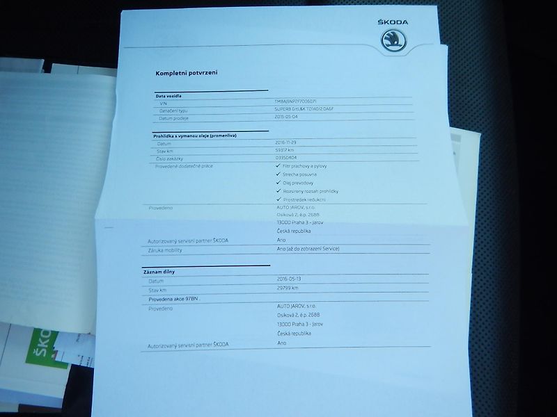 Škoda Superb 2.0 TDI, DSG, L&K, DIGIKLIMA - fotka 35 z 37