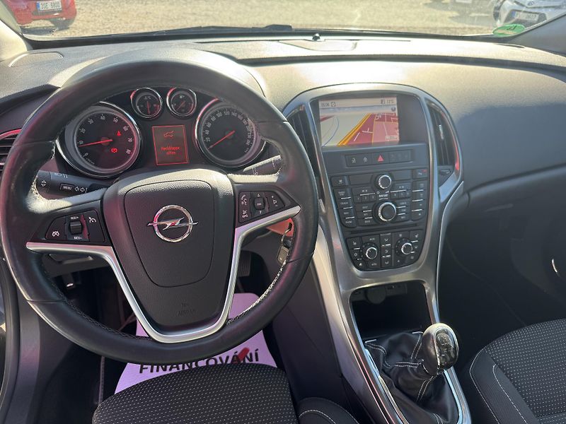 Opel Astra (2013) 1.6(132KW)SPORTS TOURER - fotka 18 z 46