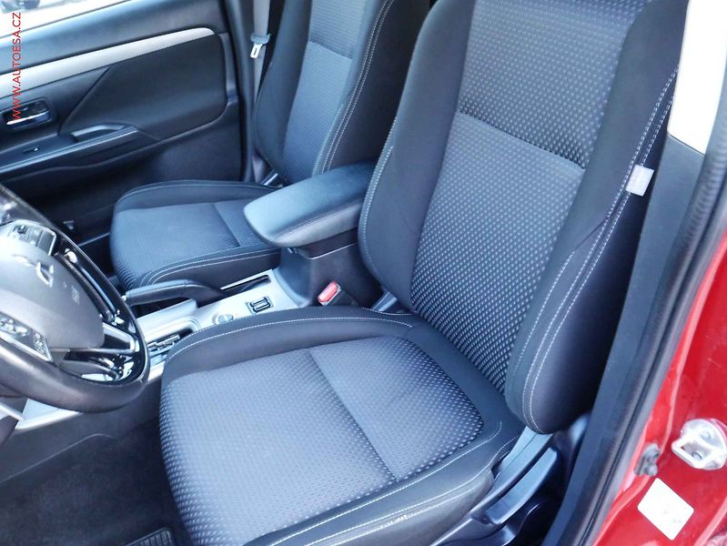 Mitsubishi Outlander (2017) 2.0MiVEC 4WD, AT, +kola - fotka 9 z 16
