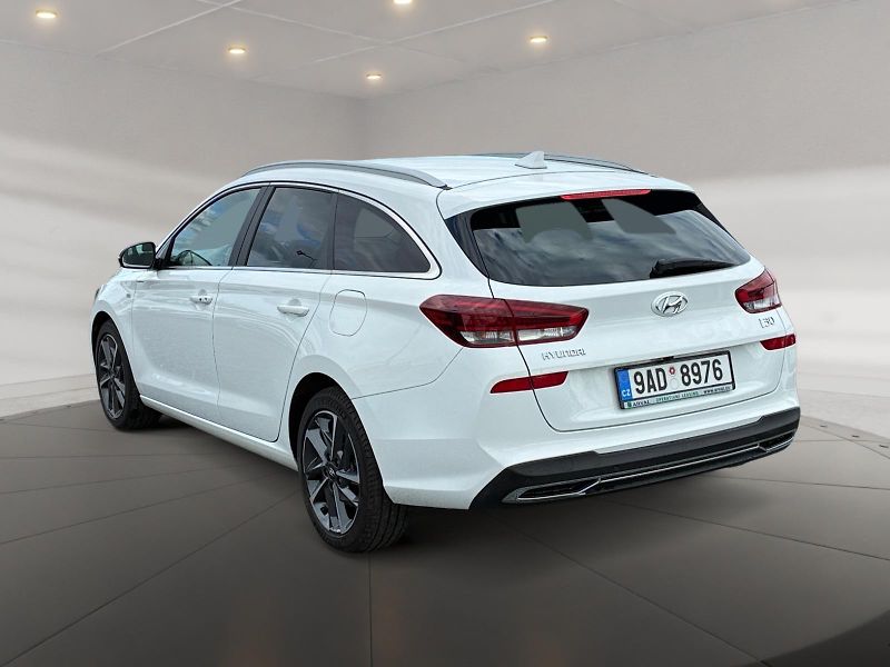 Hyundai i30 (2021) STYLE 1.5T-GDI HYBDID 118kW CZ - fotka 4 z 11