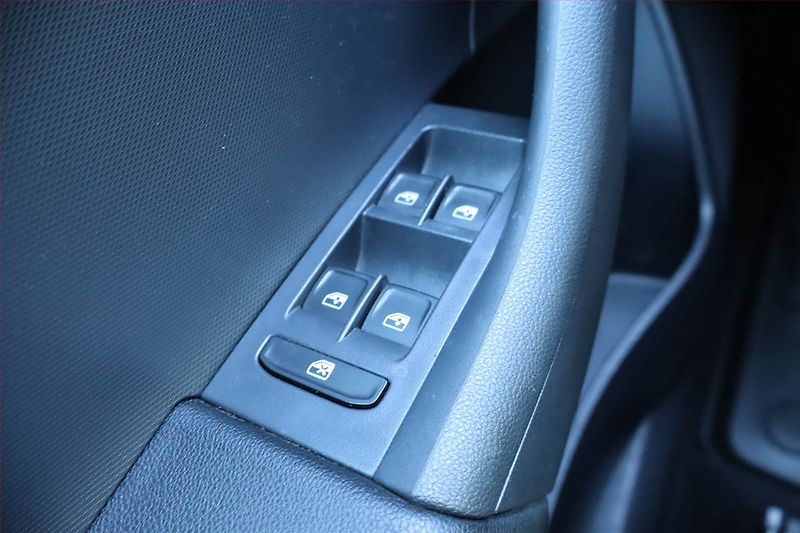 Škoda Rapid (2015) Spaceback 1.6 TDI, Serv.kniha - fotka 18 z 21