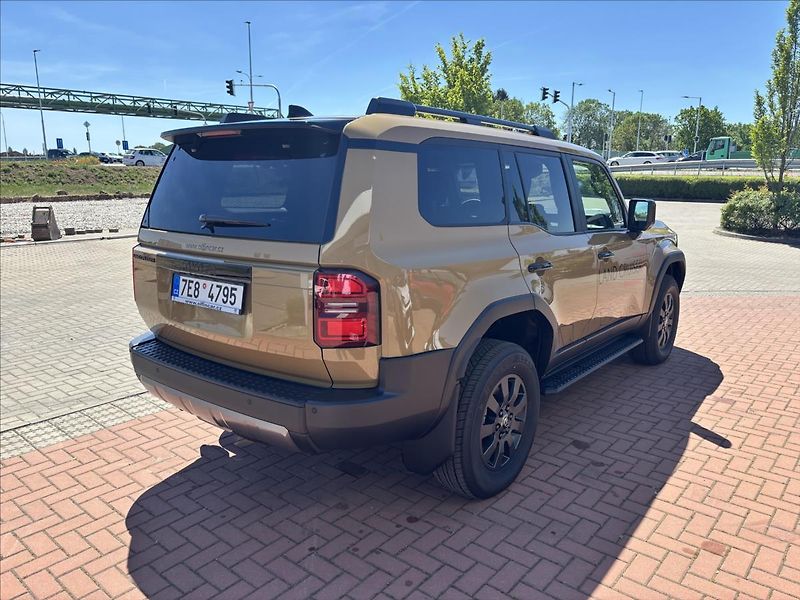 Toyota Land Cruiser 2,8 MHEV Invincible - fotka 5 z 12