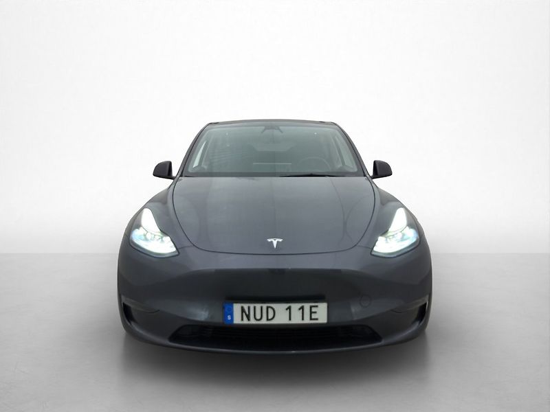 Tesla Model Y Long Range AWD - fotka 2 z 30