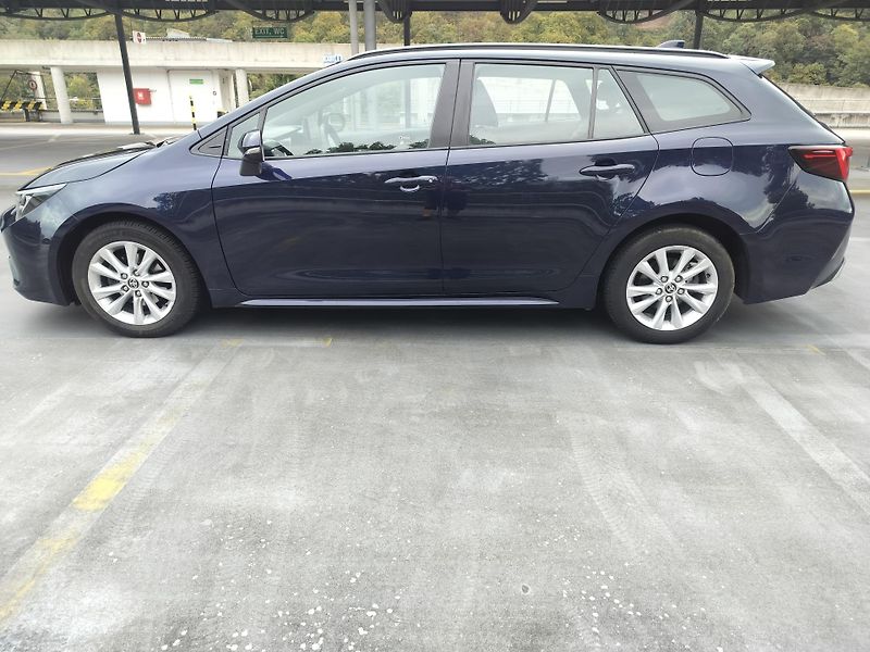Toyota Corolla 1.8 hybrid Business Edition - fotka 4 z 29