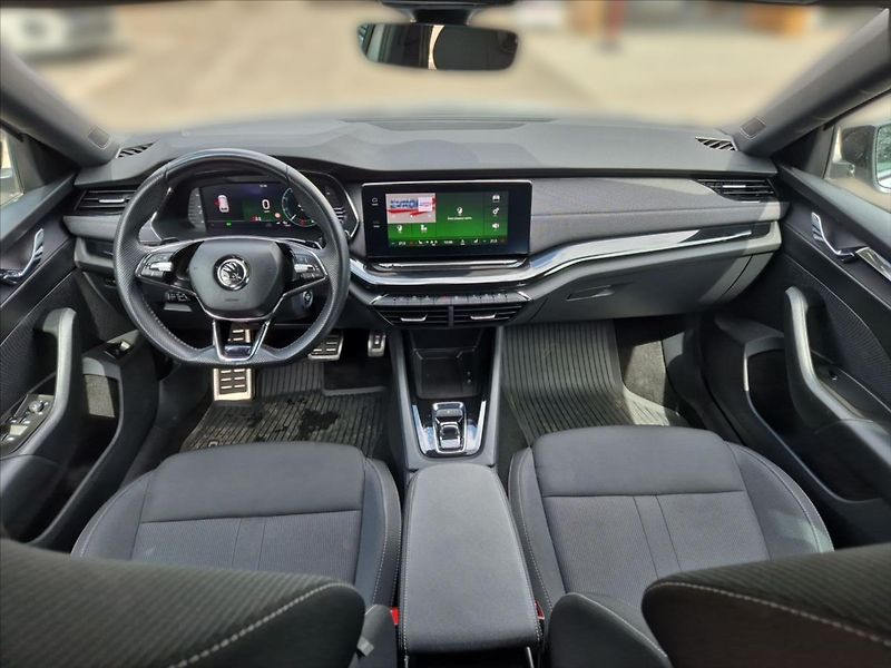 Škoda Octavia 2,0 TDi SportLine DSG - fotka 9 z 18