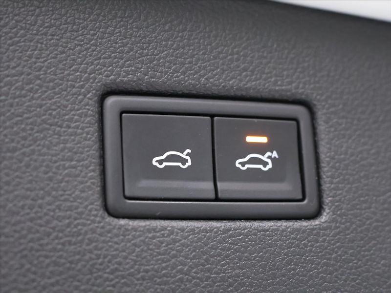 Volkswagen Tiguan 1,4 TSI DSG R-line matrix virt - fotka 10 z 36