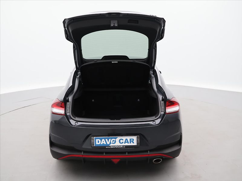 Hyundai i30 Fastback 1,5 T-GDI 159k CZ DPH - fotka 9 z 28