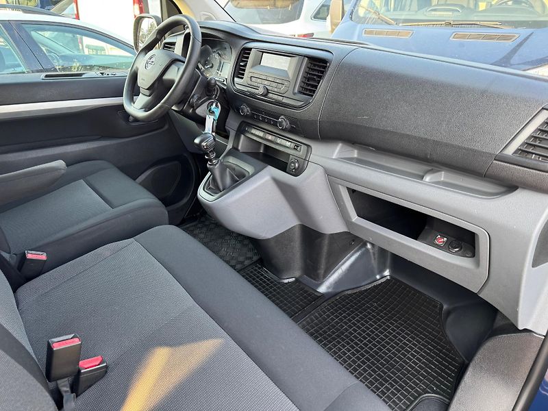 Opel Vivaro (2021) 2.0 CDTI 110 KW - CZ - 6 Míst - fotka 21 z 24